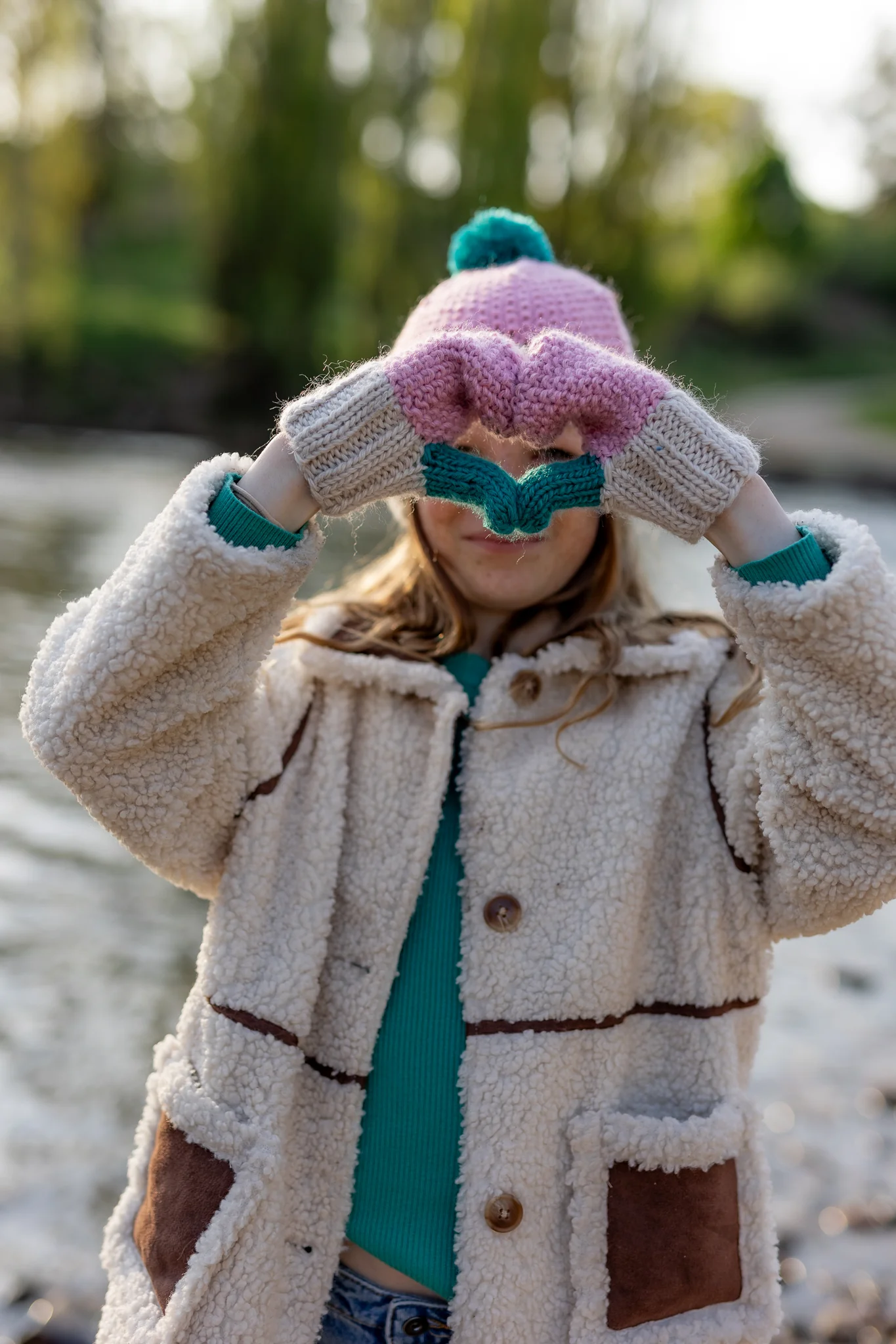 Wilderness Mittens Pink - Image 3