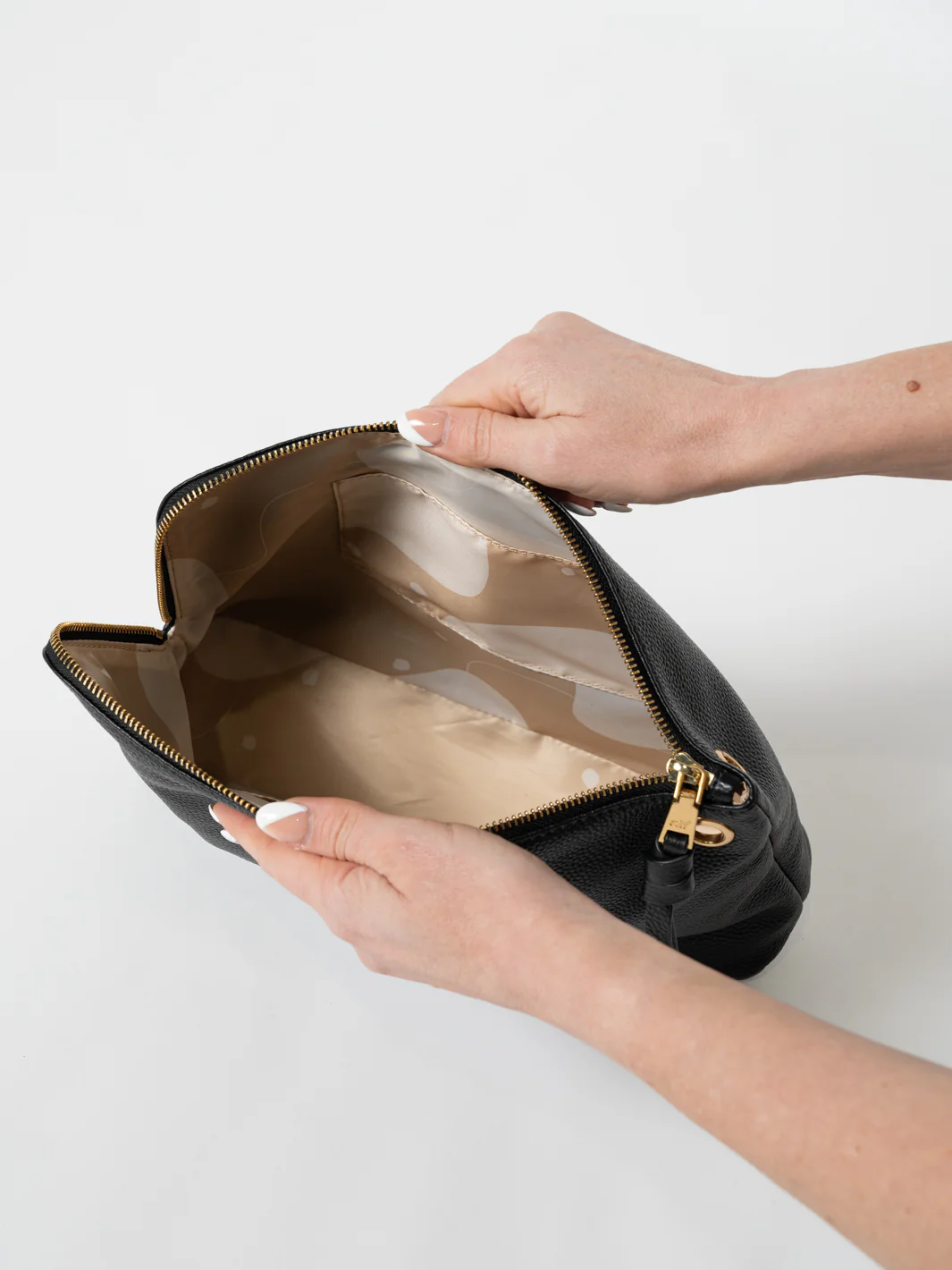 Luxe Grande Pouch - Black - Image 5