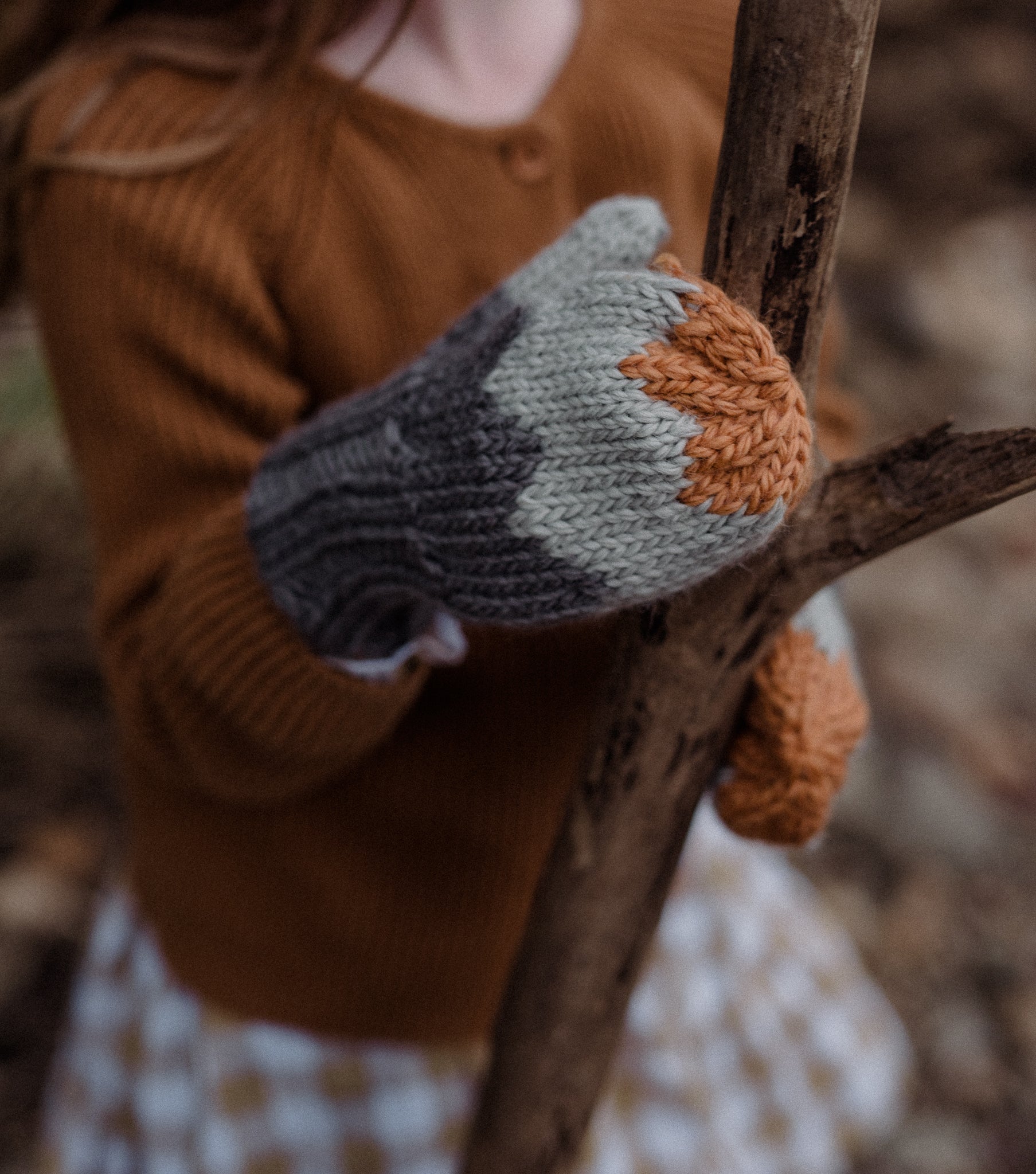 Zig Zag Mittens - Grey - Image 2