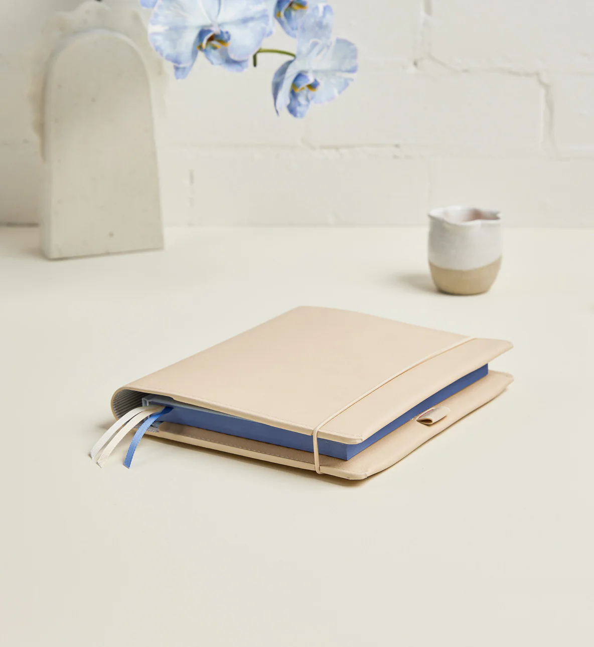 Compendium | Signature | Crema - Image 2