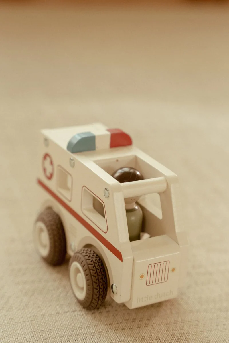Wooden Ambulance - Image 3