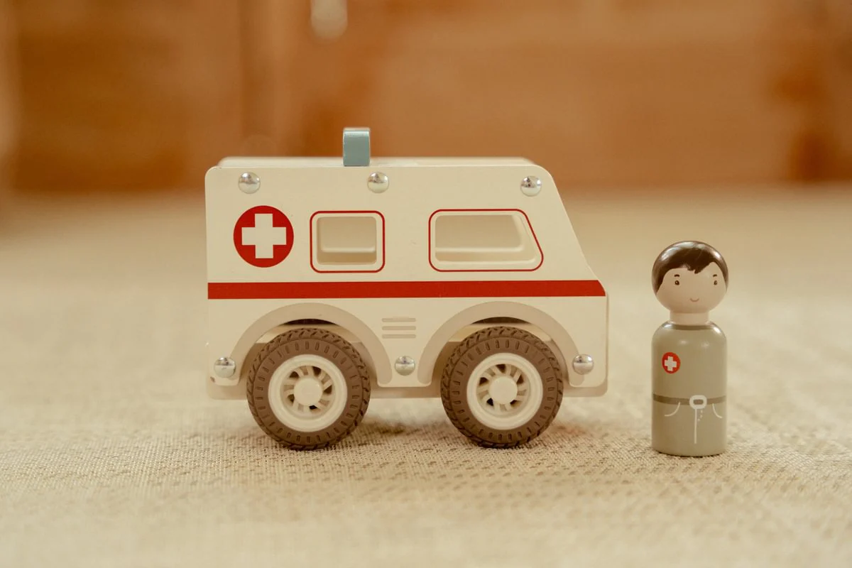 Wooden Ambulance - Image 4