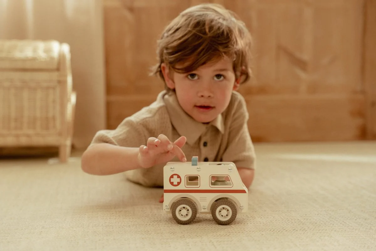 Wooden Ambulance - Image 5