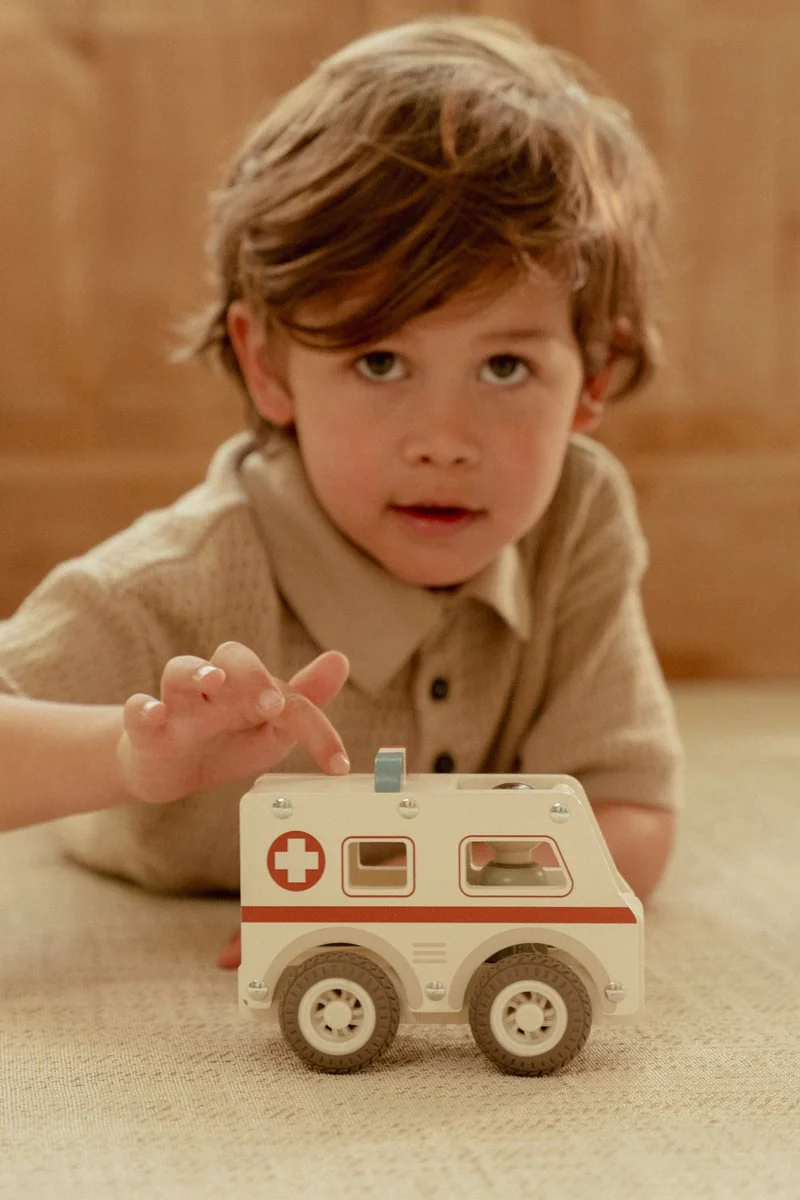 Wooden Ambulance - Image 6