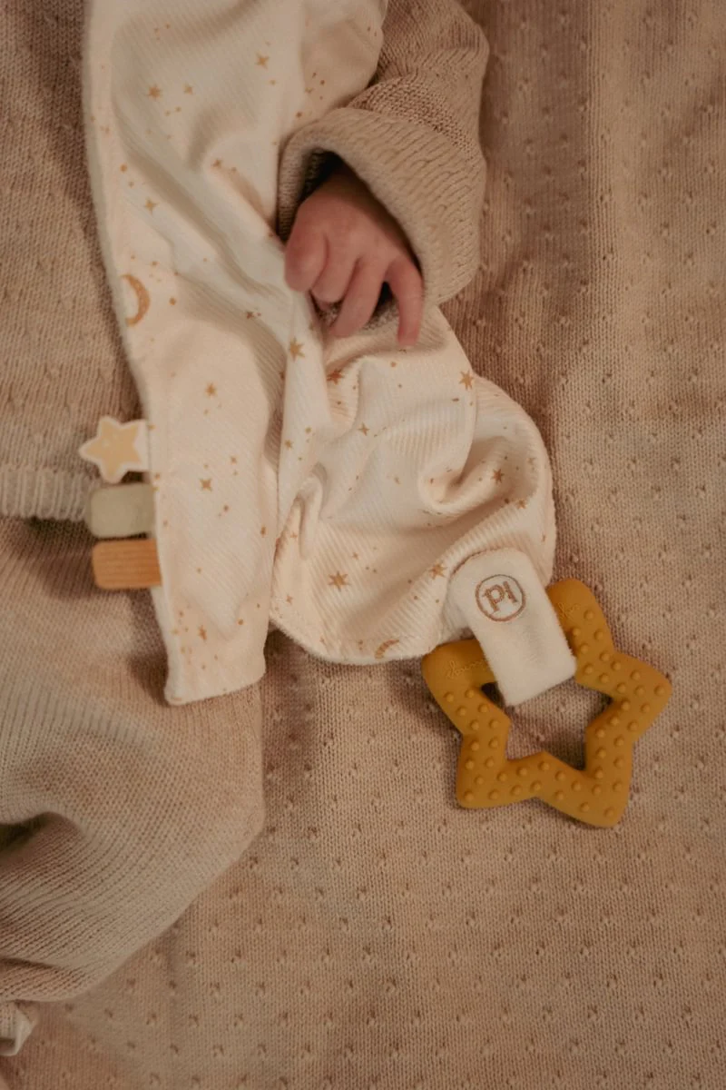 Cuddle Cloth with Teething Ring - Image 7